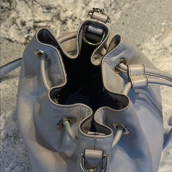 Like-new Rebecca Minkoff Mini Fiona Leather Bucket Bag 🤩 $4.99 shipping! - Picture 5 of 11